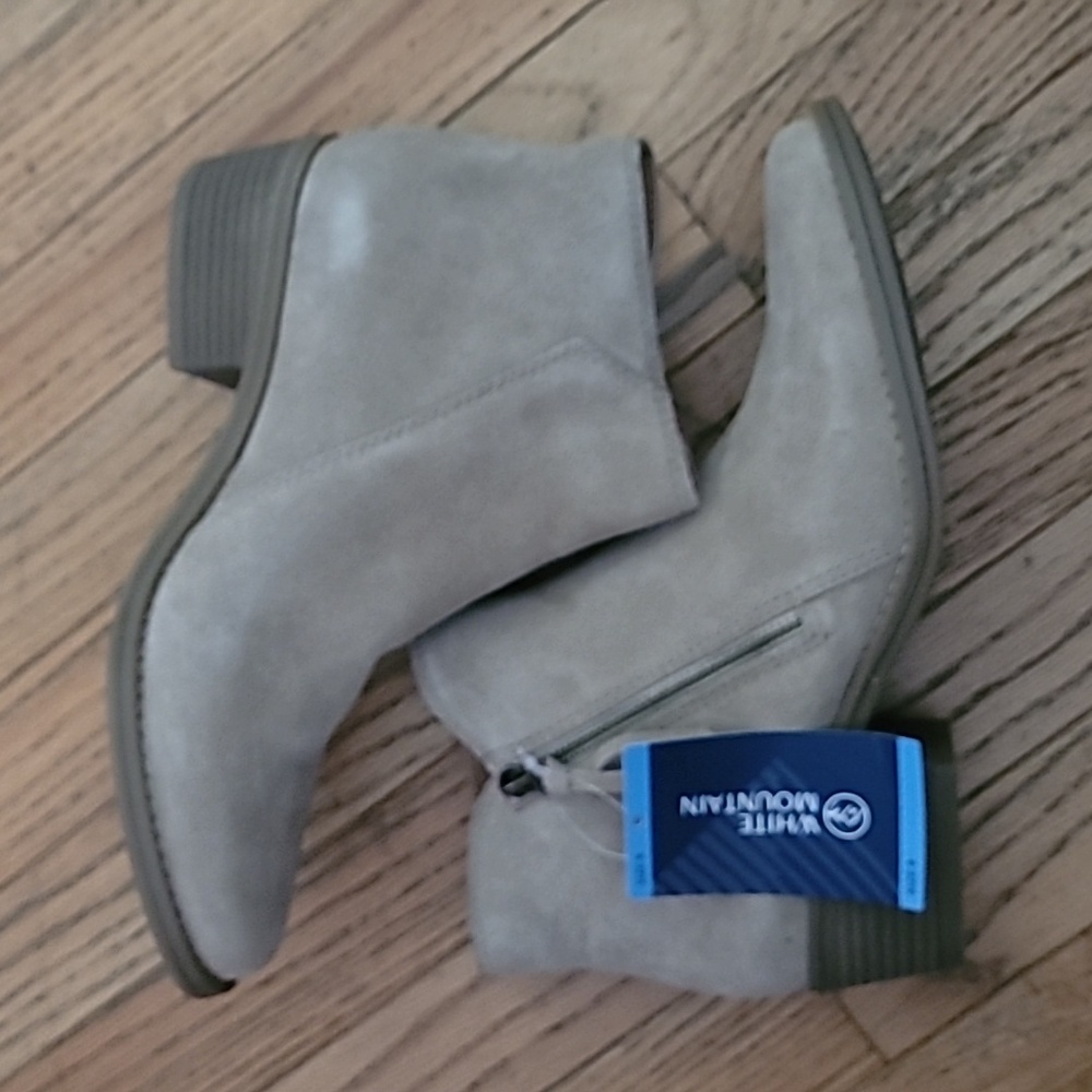 Ladies suede boot size 9